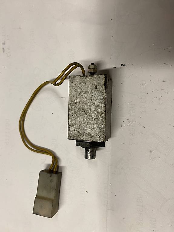 Ferrari 348 / Mondial Solénoïde bouchon de rempli 60868600