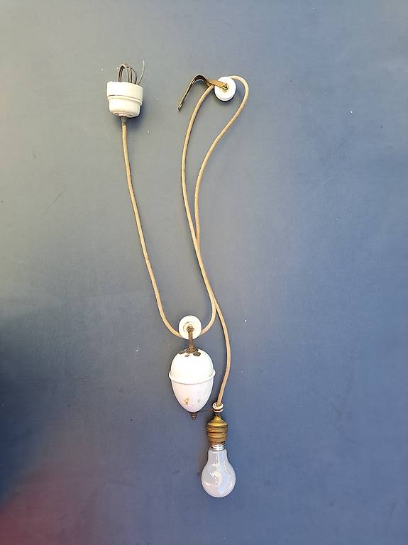 Lampenfassung mit Gegengewicht