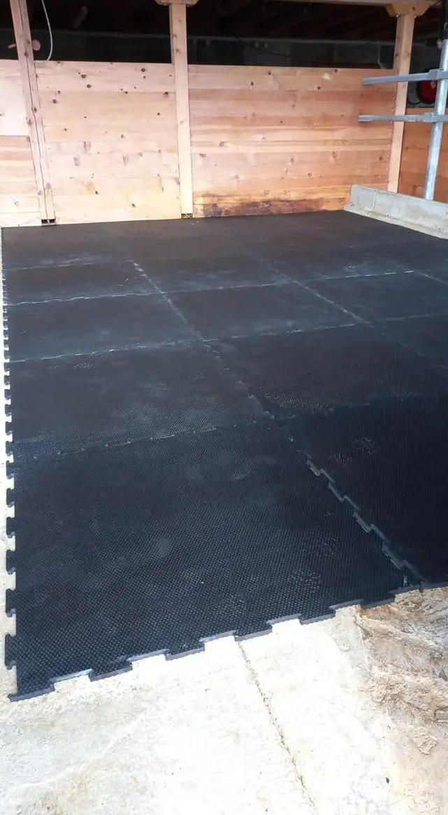 Wegen Stallauflösung diverses Material zu verkaufen