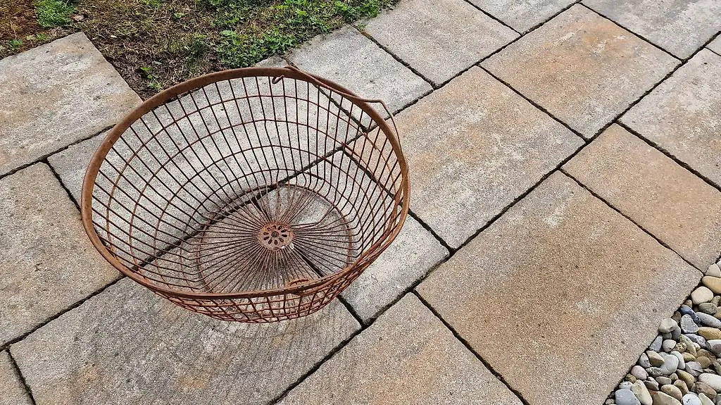 alter Draht-Korb
