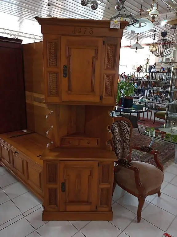 Bündner Eckmöbel Nussbaum Massiv