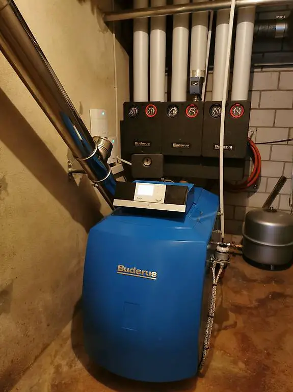 Ölheizung Buderus Logano plus KB195i