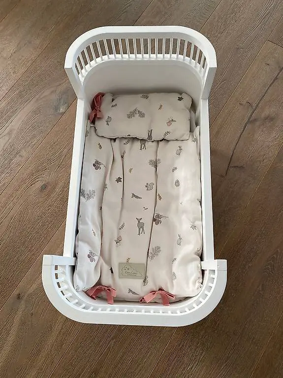 Puppenbett aus Holz in weiss