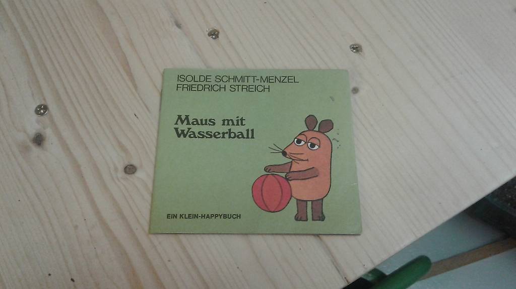 Maus mit Wasserball