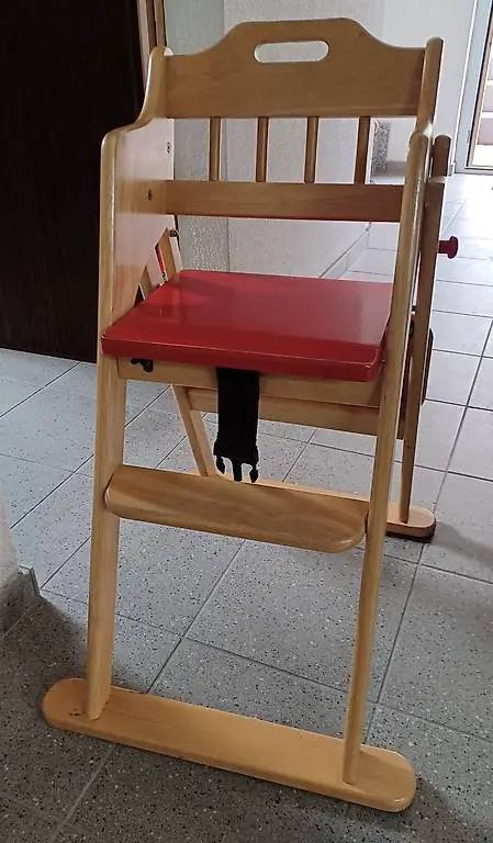 Kinderhochstuhl aus Holz