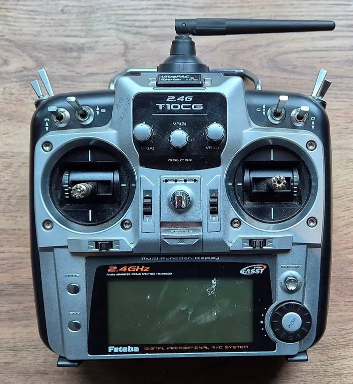 futaba sender t10cg 2.4ghz mit ultra pac
