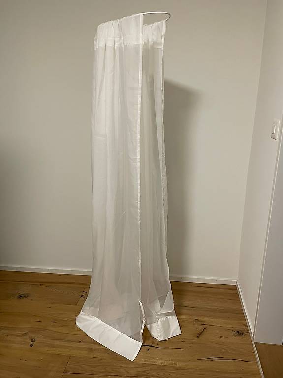 Vorhang für Babybett und Stange