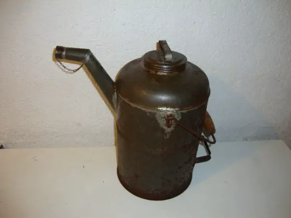 Alte Ölkanne