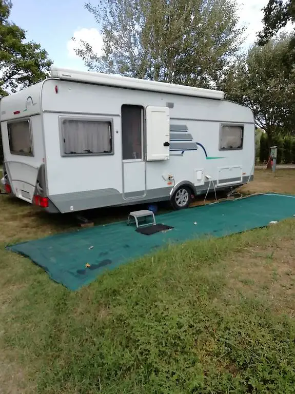 Hymer Eriba 555 Nova mit Mover und Vorzelt
