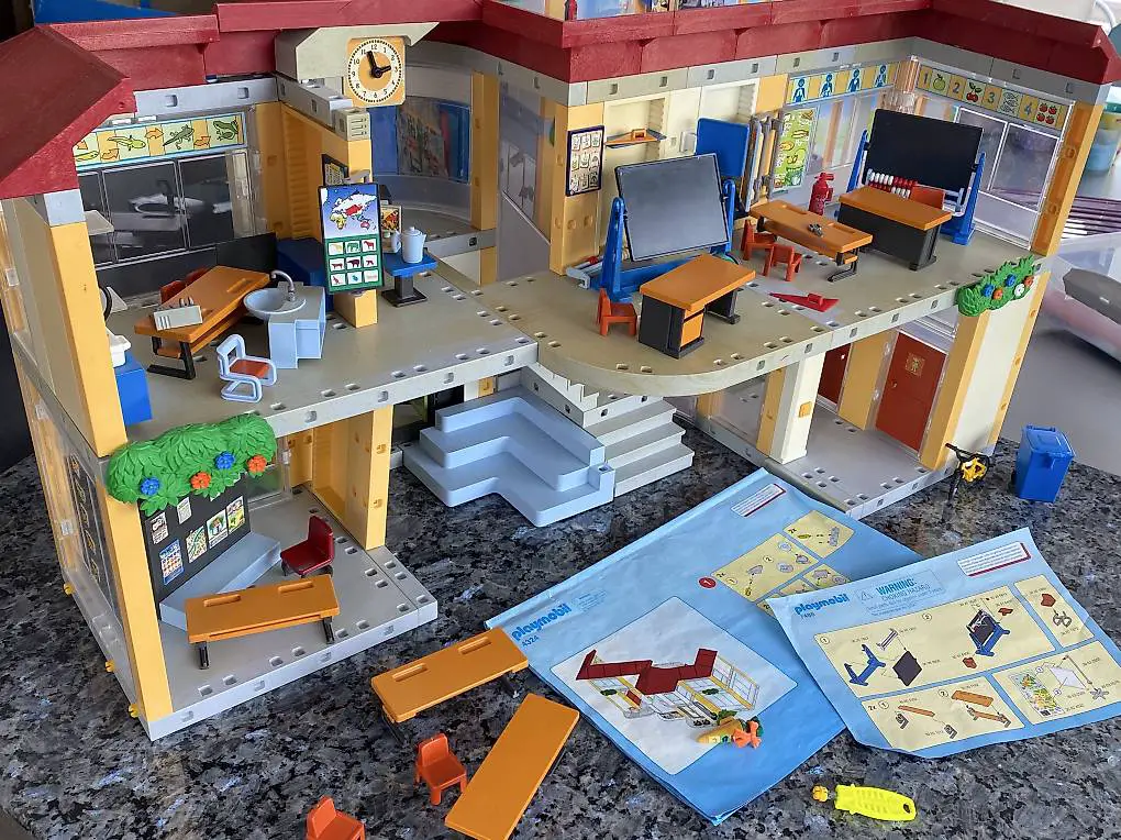 Playmobil Schulhaus, Turnhalle, Badzimmer