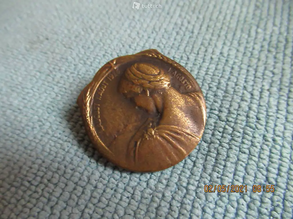 1. Augustabzeichen von 1926, erhabene Prägung