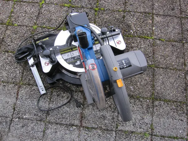 ARWIN Kapp- und Gehrungssäge, Modell AWZ 254 L