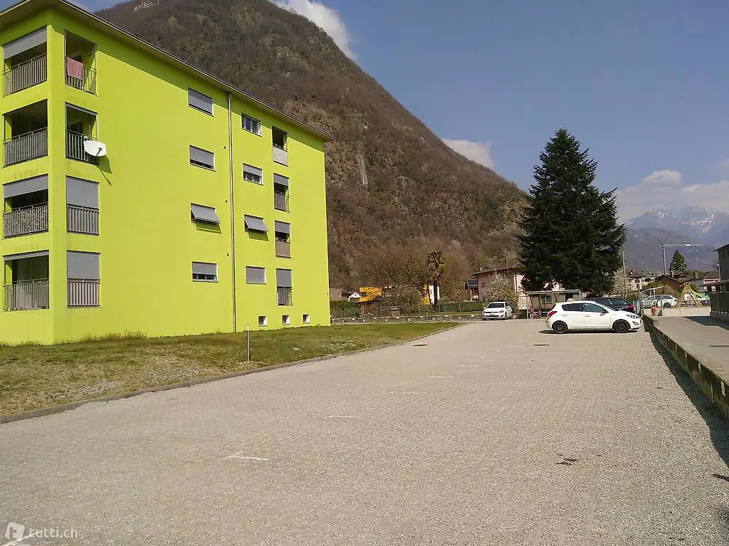  Posteggi esterni - Via delle Scuole 21, Castione