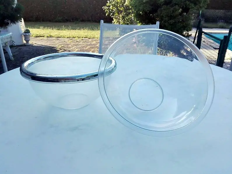 Saladier double plastifié avec bord argenté