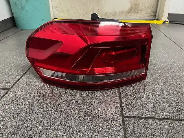 VW Touran Heckleuchte links aussen zu verkaufen