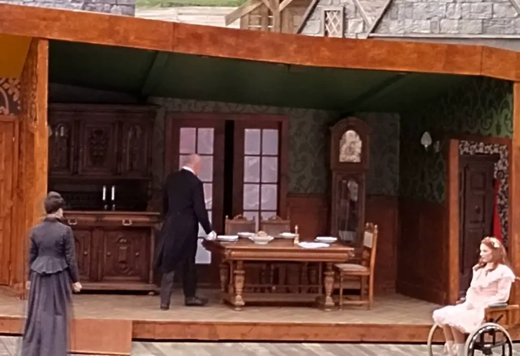 Holztisch + 6 Stk Stühle von HEIDI MUSICAL am Walensee 2024