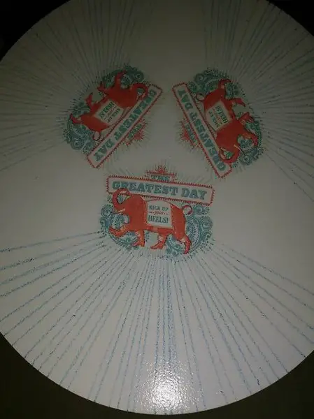 Kleiner Beistellstisch aus Holz