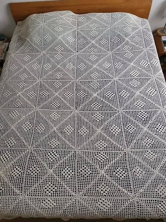 Couvre-lit en coton/ Bettüberwurf us Baumwolle/ copriletto