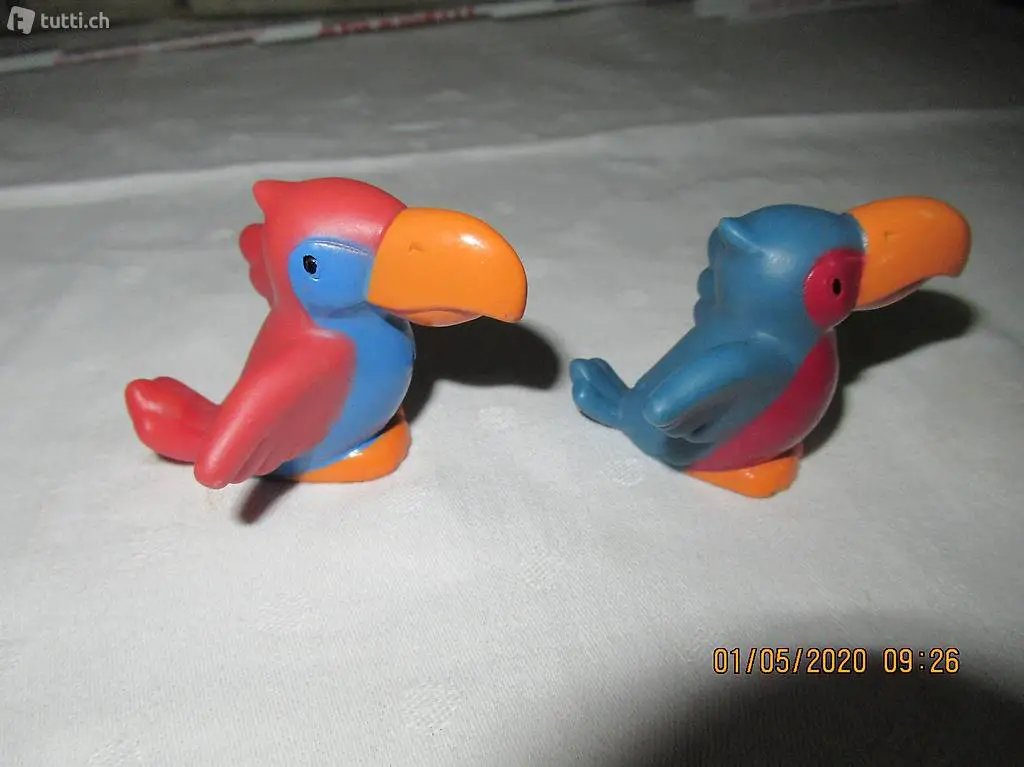 2 Vögel, Vogel, Papagei, Kraniche, KAKADU`S, ARA?
