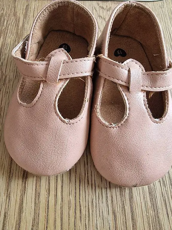 Babyschuhe ungefähr 18