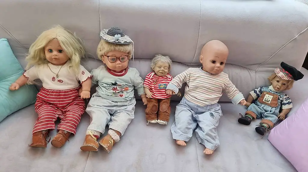 Puppen mit Puppen Stuhl und Sessel