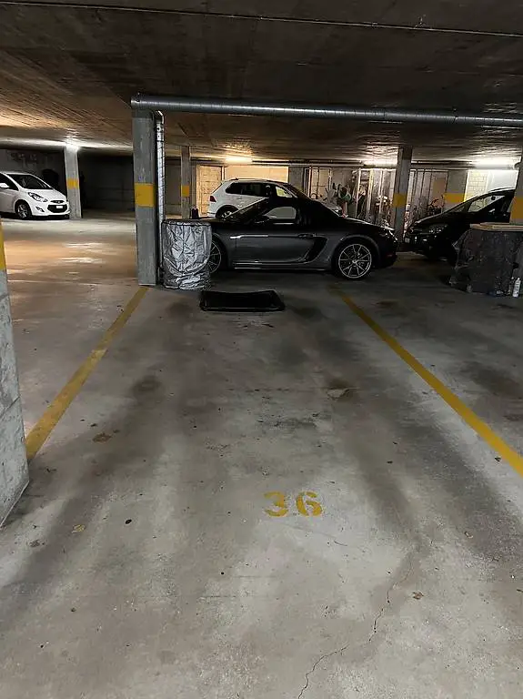 Einstellhallenparkplatz