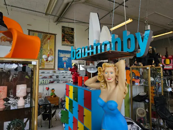 Kaufen laufend Designer & Vintage Lampen und Möbel zum Ankaufen