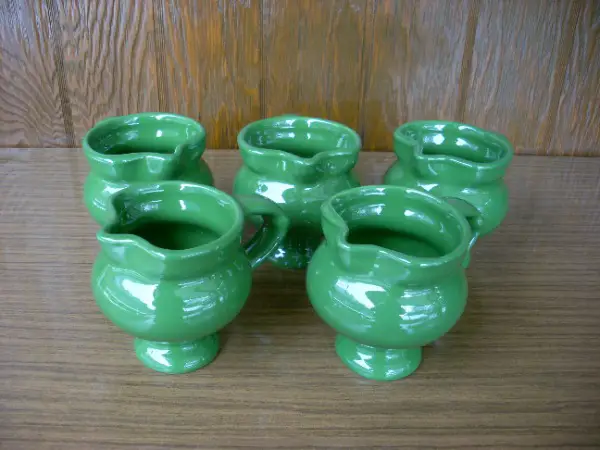 5 Boccalino, boccalini ou petit pichet vert, en céramique
