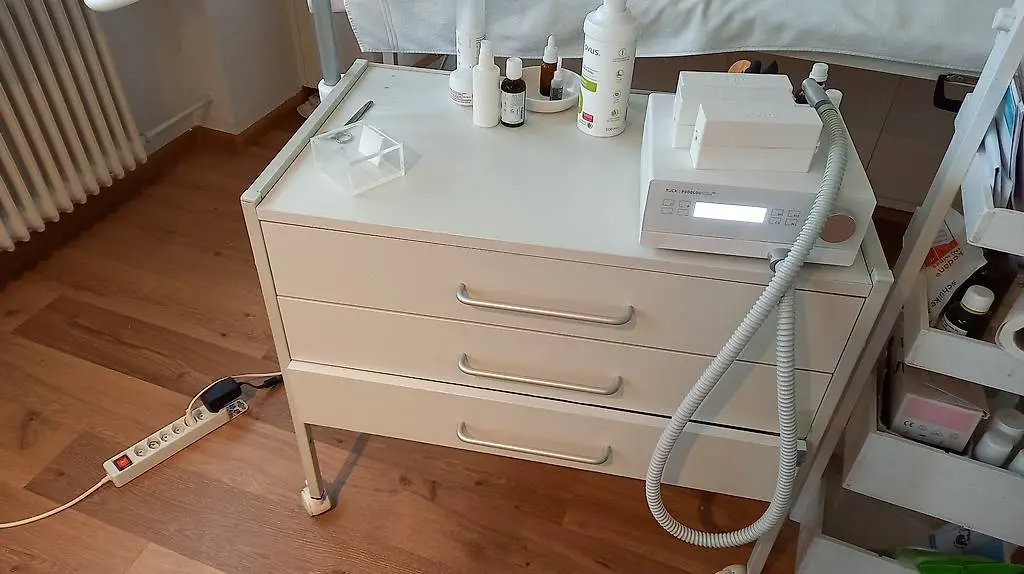 Arbeitstisch fuer fusspflege