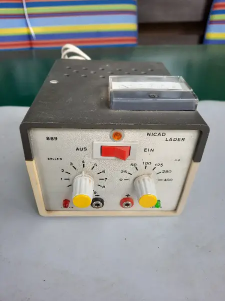 Universal Akku-Ladegerät