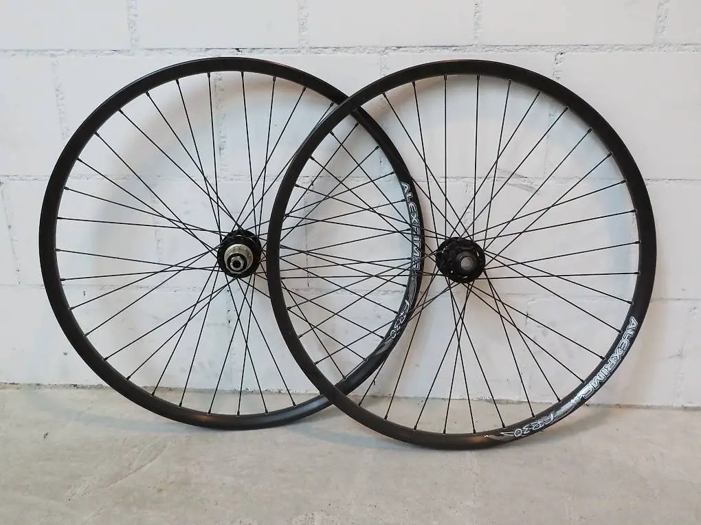 Neuer Laufradsatz 27.5" für Downhill DH