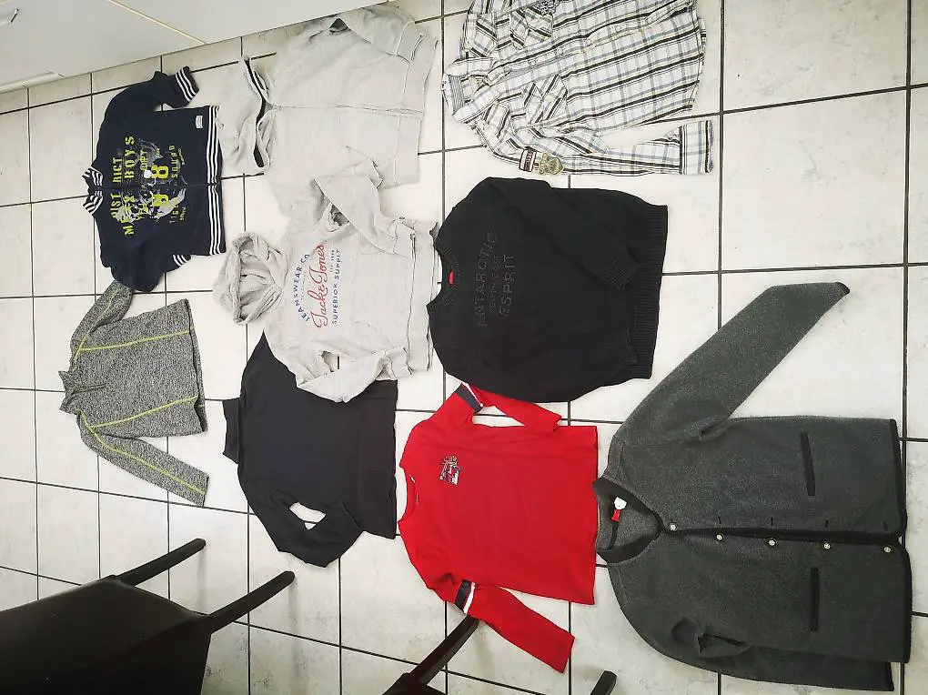 (A18) 9 x Kleiderpaket gr. 140 esprit, mexx