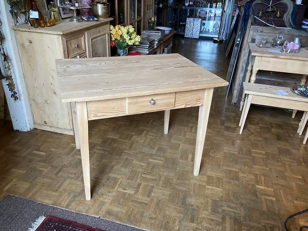 Tannenholz Tisch mit Schublade