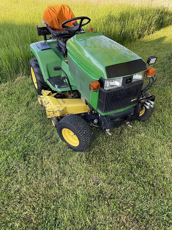 John Deere Rasentraktor