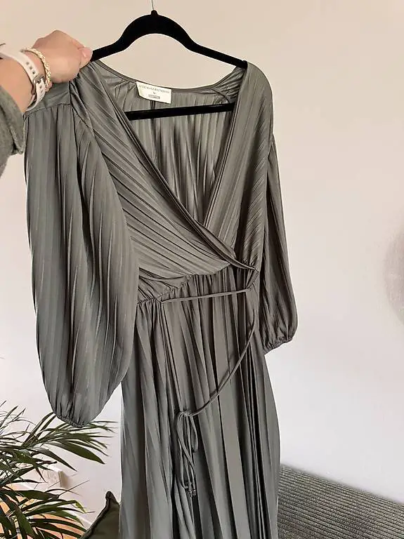 Wenig gebrauchte Kleider