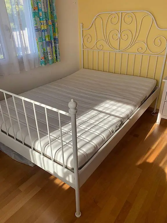 Doppelbett mit Rost und optionaler Matratze