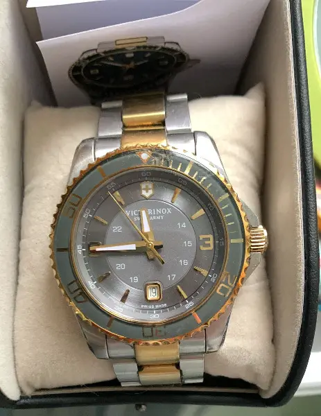 Viktorinox Maverick Analoguhr mit Metallband