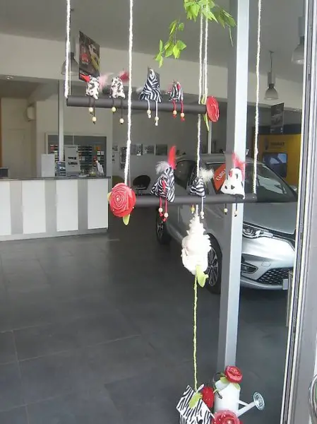 Vögel im animalprint Muster