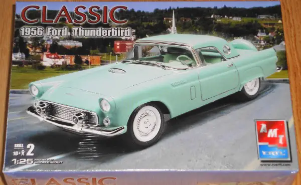AMT Classic 1956 Ford Thunderbird 1:25