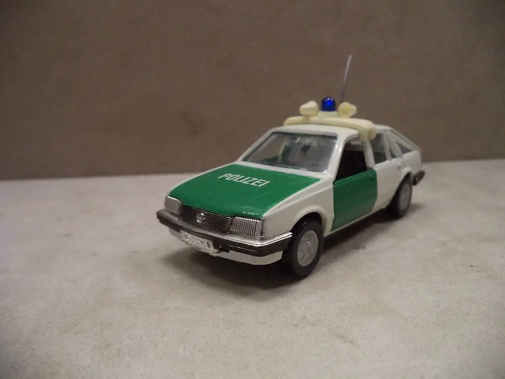 gama opel-ascona polizei 1:43 nr.1141