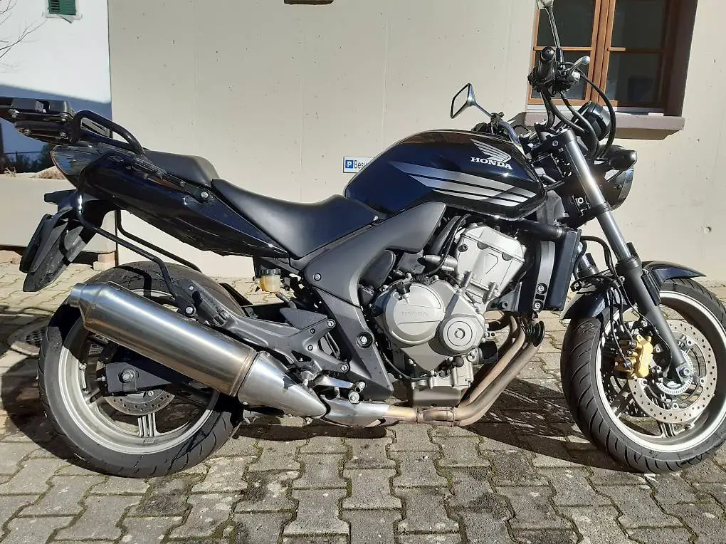 Honda CBF600NA schwarz inkl. Topcase und 2 Seitenkoffer