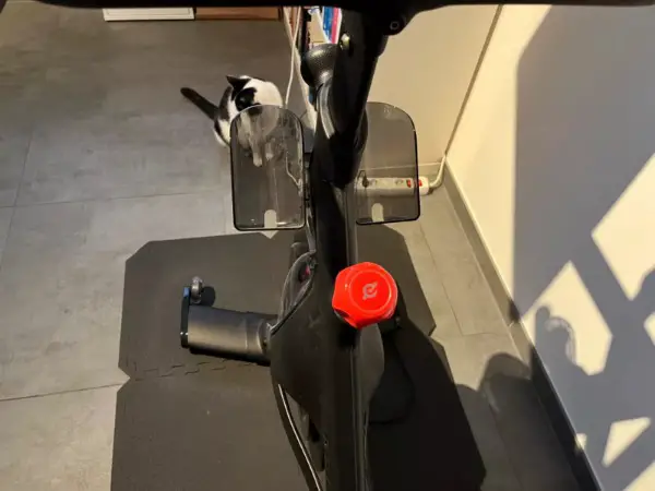 Peloton Bike Fitnessbike mit 22 Zoll HD Touchscreen