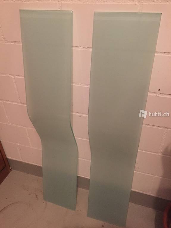 Zwei schöne Milchglas Ablagen