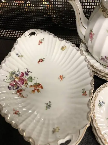 hübsche Porzellanplatte