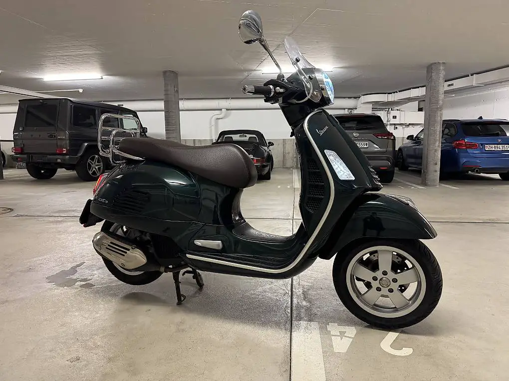 piaggio vespa gts 125 yacht club