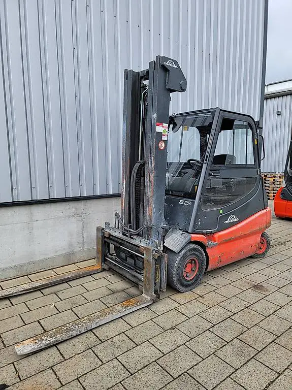 Stapler Linde E25 Triplex Hub 530cm