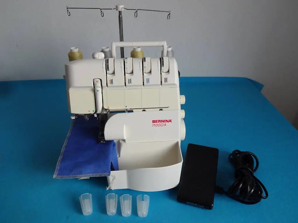 BERNINA 1100 DA Overlock - Maschine
