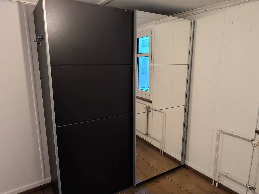 Schrank zu verschenken