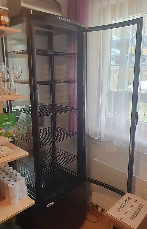 Neuwertige Kühlvitrine zu verkaufen