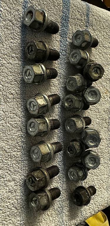 Radschraube Mercedes 4 Zentimeter